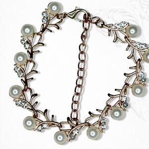 5535. Goldtone Faux Pearl Vine Bracelet